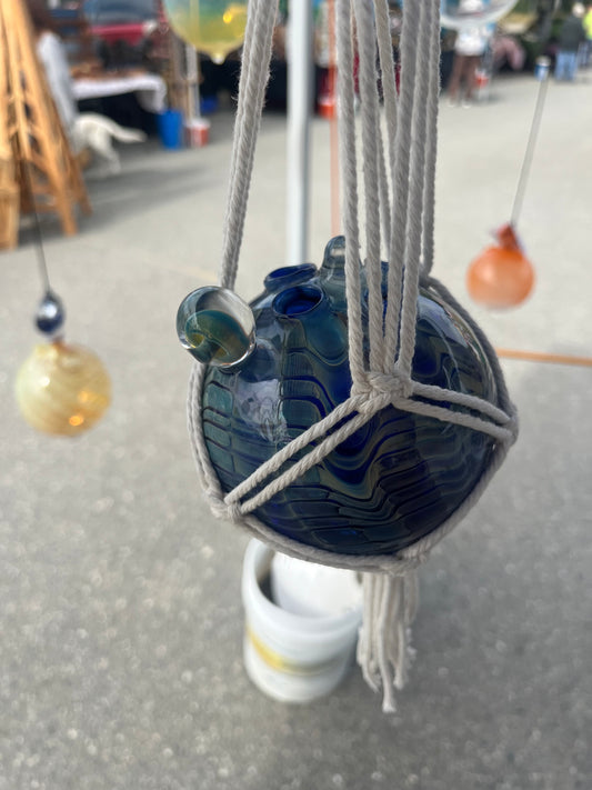 Rooter ball with macrame holder