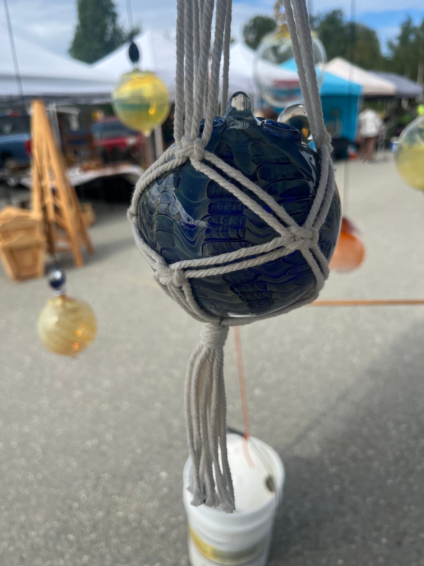 Rooter ball with macrame holder